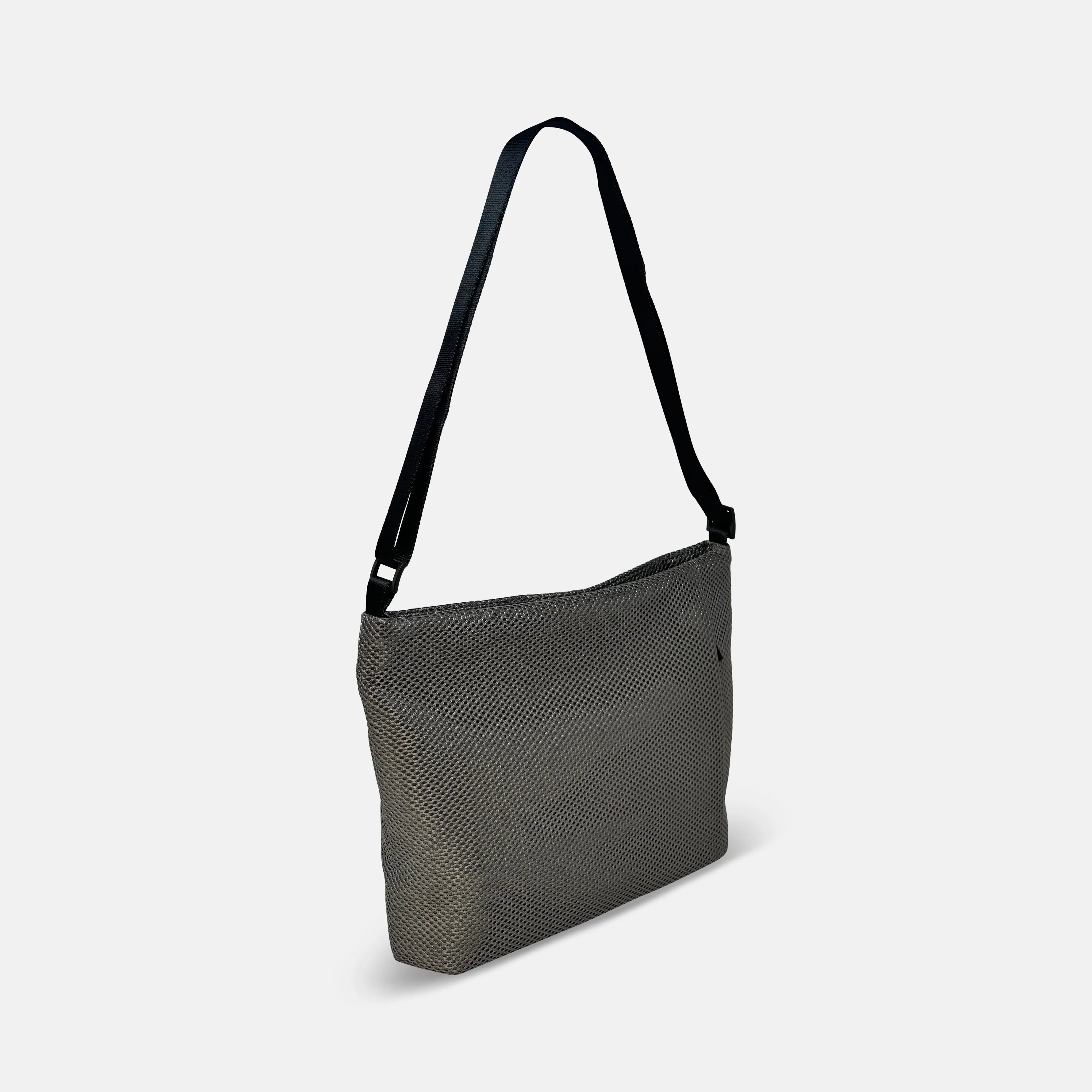 Pochette Deep in Grey Mesh